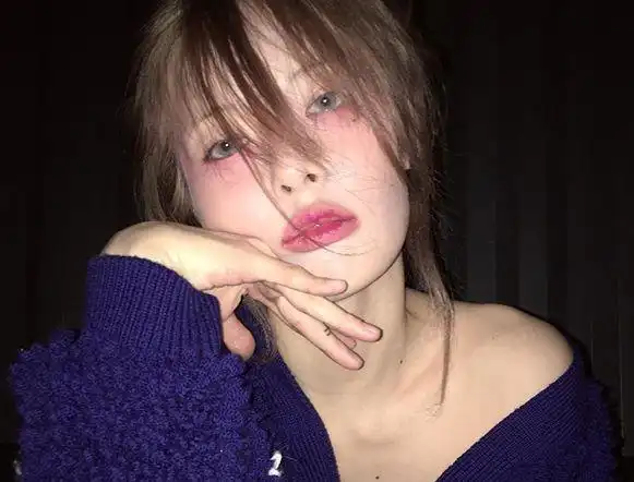 泫雅妆容|甜美又减龄的眼下腮红妆画法_媄研社学院