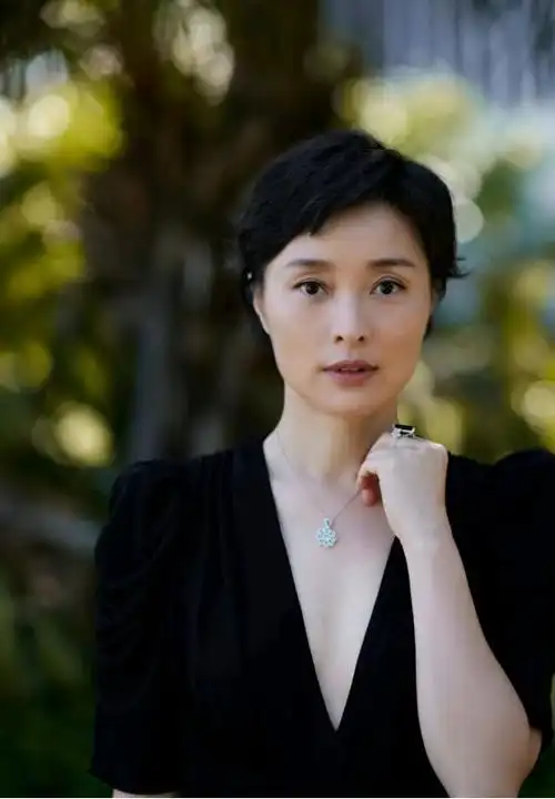 64岁丁嘉丽近照认不出!