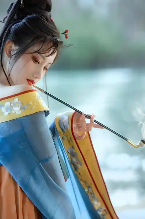 原创讲真穿汉服的女孩子真是古典又优雅美得让人移不开眼