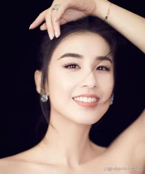 内地演员丨黄圣依经纪人丨演员资料