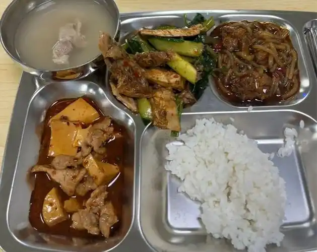 重庆全职妈妈重返职场,晒出8元工作餐:再也不伸手跟别人要钱了