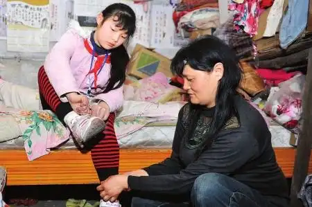 陪读妈妈镜头定格感人瞬间