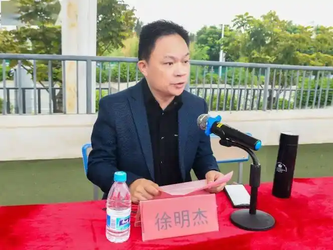 羡子正得年少路有如扶桑初日升泉州五中圆满举办第18届体育节暨第71届