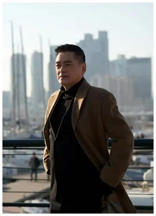 汤镇宗:娶圈外妻子,婚后连生两女,提起女儿总流泪