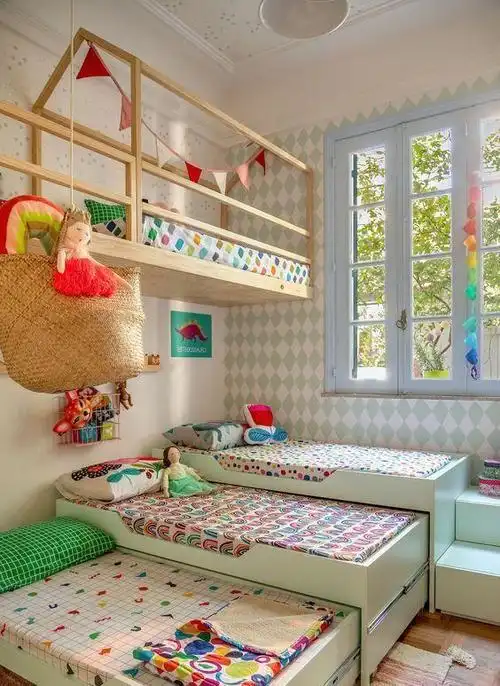 家有一儿一女奈何房间不够分中间用床走折线空间独立也宽敞