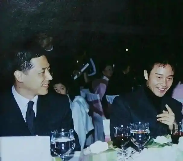 张国荣挚爱唐鹤德罕见晒照,两鬓斑白仍旧帅气,62岁还是单身