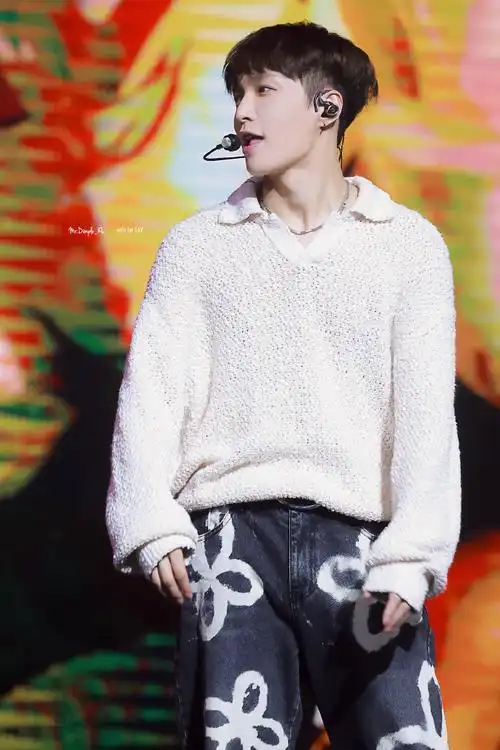 张艺兴[超话]##张艺兴出道十二周年#    可爱宝宝(29>11 )