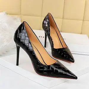 高跟鞋超细跟10cm尖头黑色性感职业女鞋大码裸粉色漆皮高跟鞋女细跟