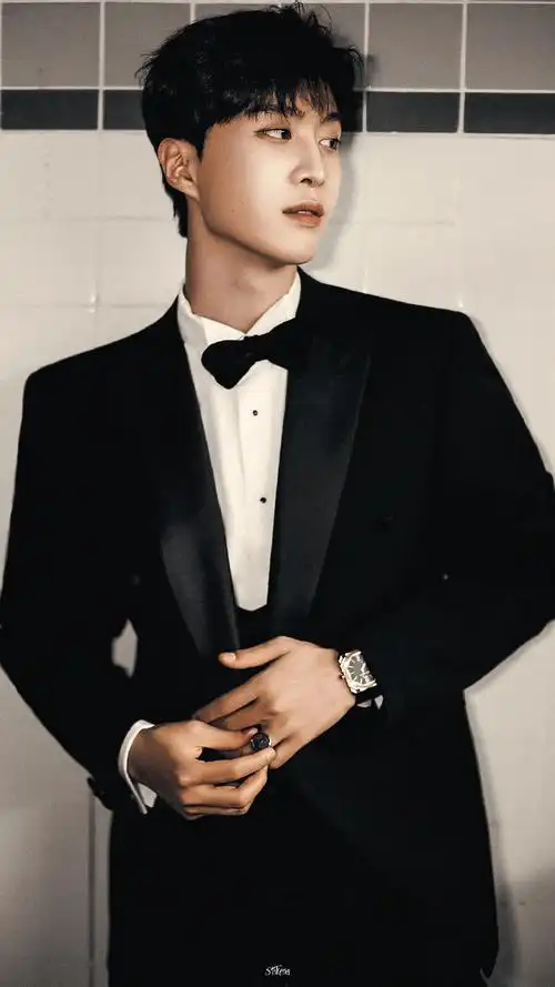 第35届金鸡奖红毯##范丞丞金鸡奖闭幕式黑色西装造型