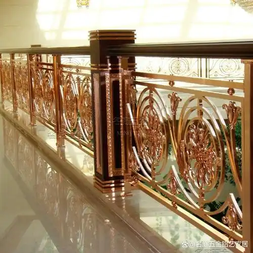 简欧风别墅楼梯铜栏杆镀金护栏扶手,给人不一样的空间感受