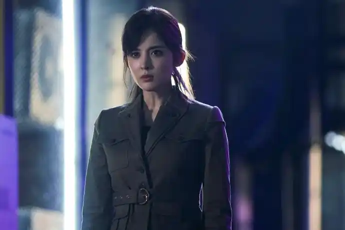 周子萱的看书姿势费男友##娜扎风暴舞周子萱