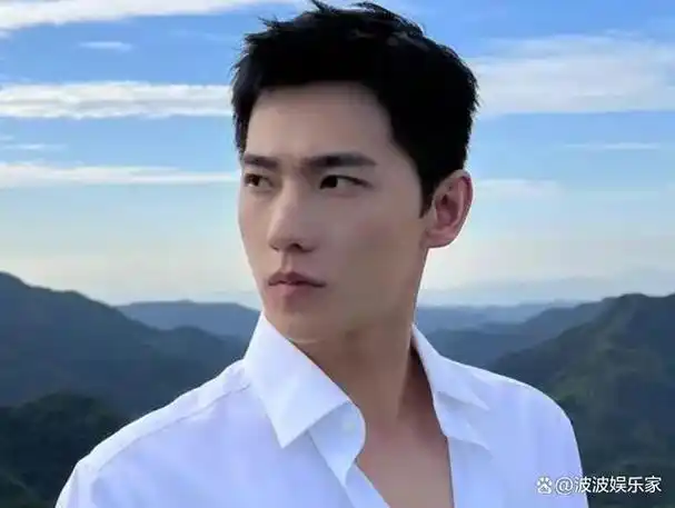 的表演超越了男主角杨洋,这是他首次以非凡演技赢得粉丝们的喜爱