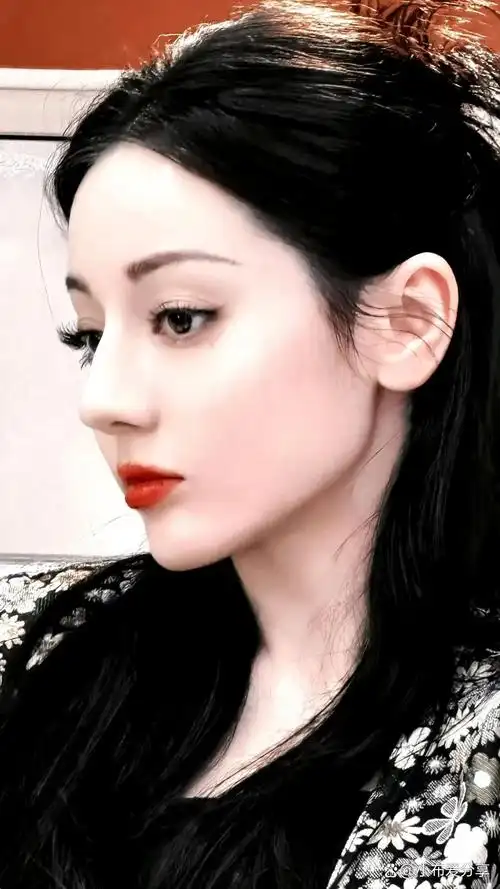 今天我要来给大家分享一下我心目中的女神——迪丽热巴!