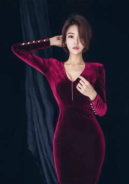 优雅端庄秀丽的女子