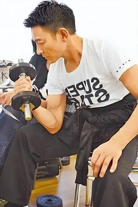 刘德华的健身秘诀:揭秘天王身材之谜