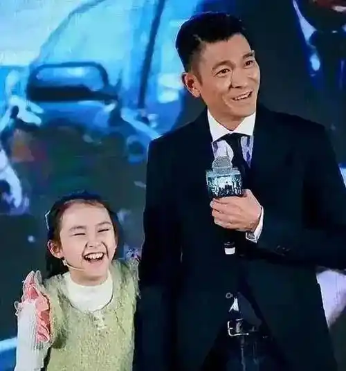 刘德华女儿刘向蕙,一出生身价上亿,是明星圈里最低调的掌上明珠