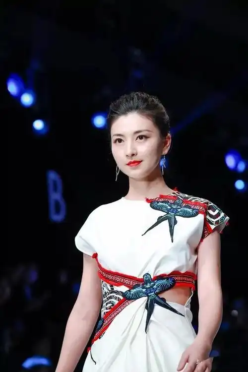 明星图集——斓曦!__财经头条