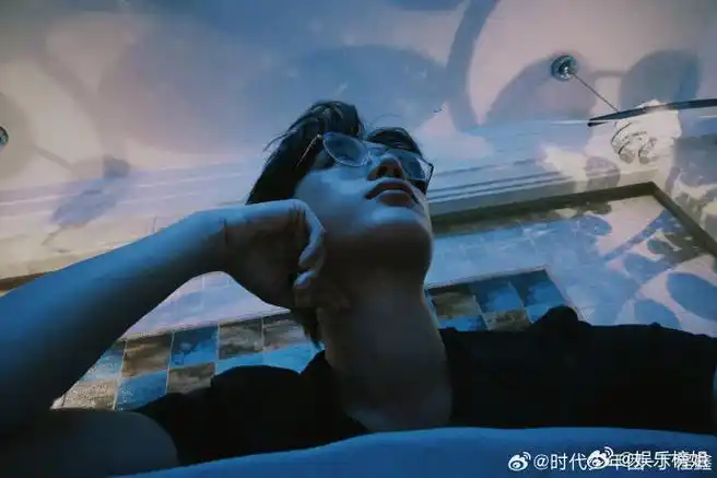 丁程鑫病娇感#丁程鑫最新营业,小丁这病娇感好绝啊,金丝眼镜太鲨我了