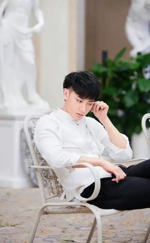 十二年的礼物#黄子韬收到微博十二周年礼物,希望大家多讨论美好的生活