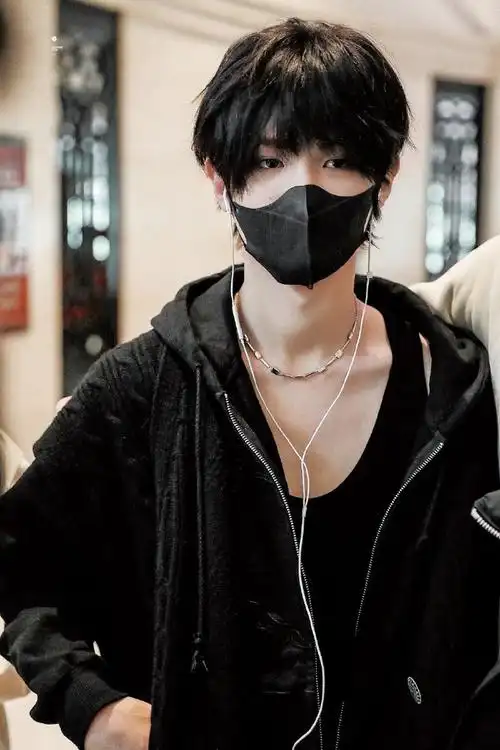 黄明昊日系黑发六宫格