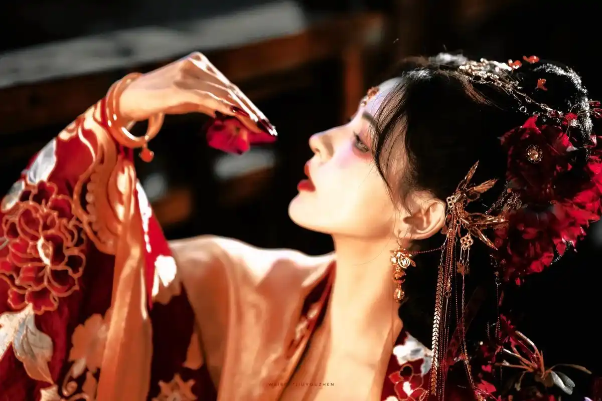 张予曦 | 红衣古装