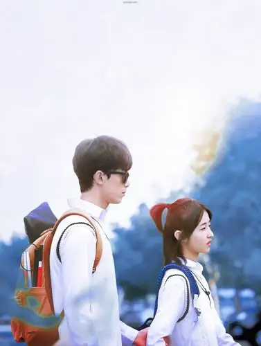 少年组吴磊张子枫携手亮相红毯青春气息满溢