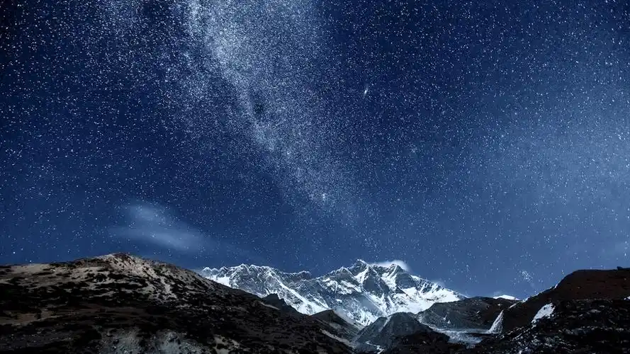 8k雪山 银河超高清壁纸