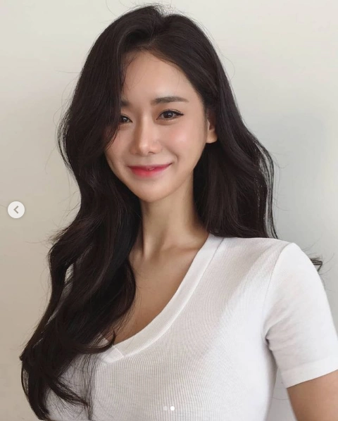 韩国犯规级女模candyseul宅男女神身材不输卡戴珊