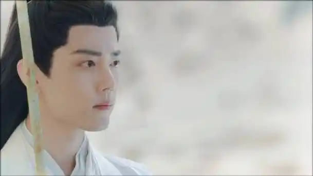 肖战杀回古装剧了#时影出场身穿白衣撑着把伞,身正板直仪态超棒,真的