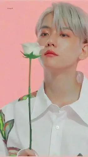 exo边伯贤桃花眼妆小傲娇,手捧鲜花变身帅气男友,粉丝看了想嫁