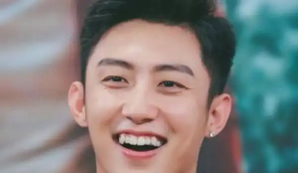 同样是小虎牙男星黄景瑜a级王俊凯s级而他ss超可爱