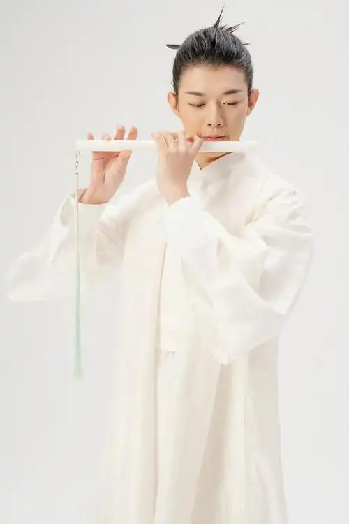 霍尊以柔克刚玩转音乐