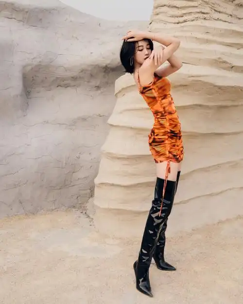 蓝盈莹沙漠狂花大片##蓝盈莹身材比例