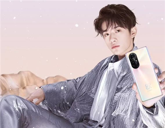 易烊千玺再登顶福布斯中国名人榜曾代言华为nova手机