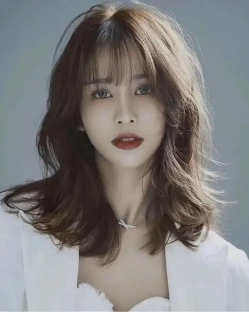 三四十岁的女人,头发不要留太长,今夏流行这4款卷发,很气质|发型|脸型