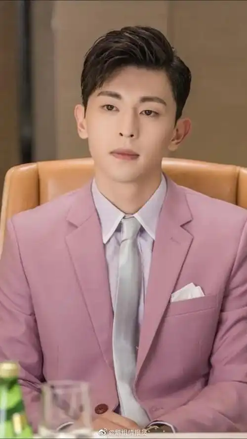 9位男星"粉色西装"帅气造型,谁才是你心目中"樱花男神"?