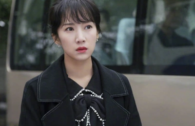 李念2004年出道,于2008年正式走红,那一年,电视剧《蜗居》播出,李念演