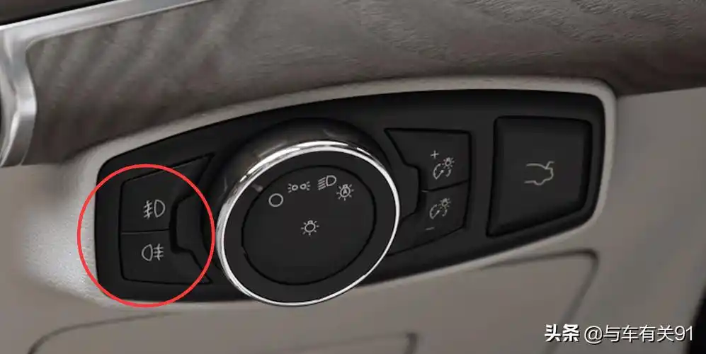 雾灯怎么开图解(前后雾灯怎么正确使用)