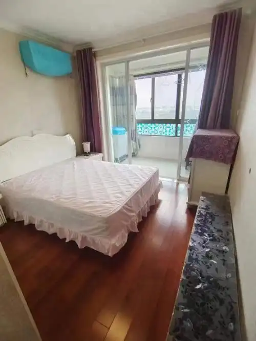 绿波家园一房一厅精装5400