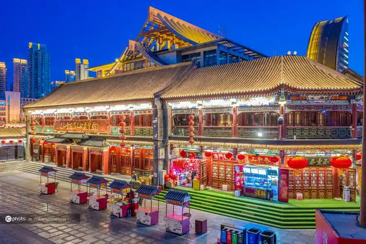 天津春节天津古文化街夜景灯光点亮街头美轮美奂