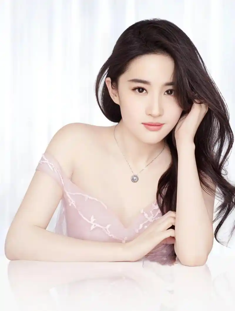 刘亦菲中国黄金广告 女神刘亦菲的中国黄金广告,这也是女神饭目前最后