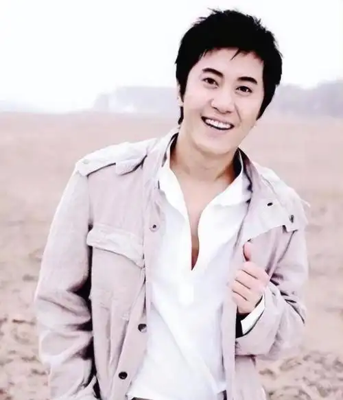 回顾毛宁火遍全国8次上春晚作死被捕入狱如今54岁搂富婆捞金