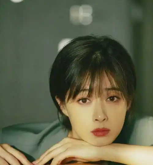 蒋欣带火了一种短发叫"齐唇发",特别适合微胖女人,洋气又减龄_发型