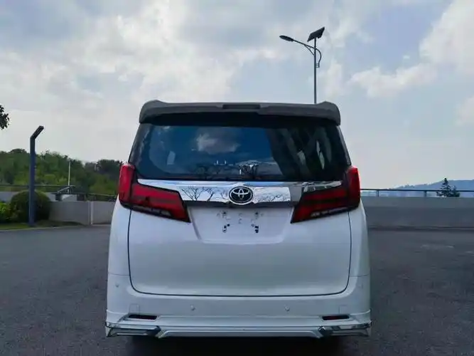 当前位置:>易车>社区>埃尔法社区>2014款丰田埃尔法3.