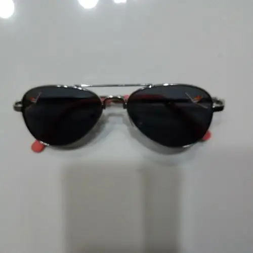 飞机德太阳眼镜