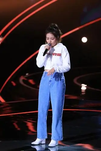 《中国好声音》学员玛迪娜: 铁嗓甜心让谢霆锋甘愿被套路 李宇春直呼