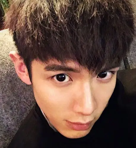 【柯震东甩李毓芬搭上3000亿千金何超莲?