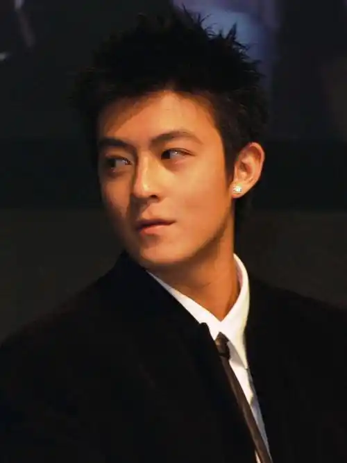 谢芷蕙:16岁就把陈冠希,多位富豪玩弄鼓掌之间