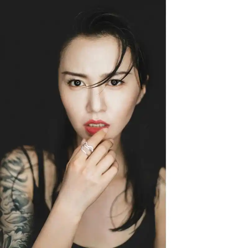 组图谭维维献唱金砖国家会晤晚会红套装显霸气