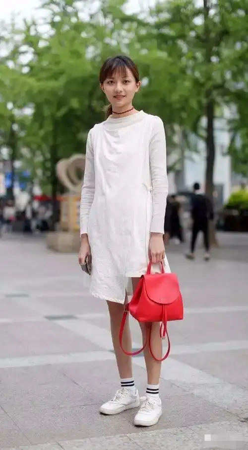 你穿裙子的样子,让我很想谈恋爱!_网易订阅